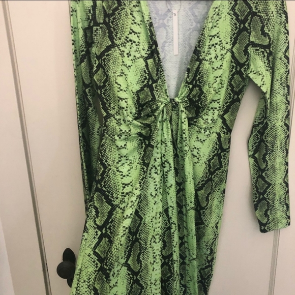 ASOS DESIGN midi dress in snake print - Picture 3 of 5